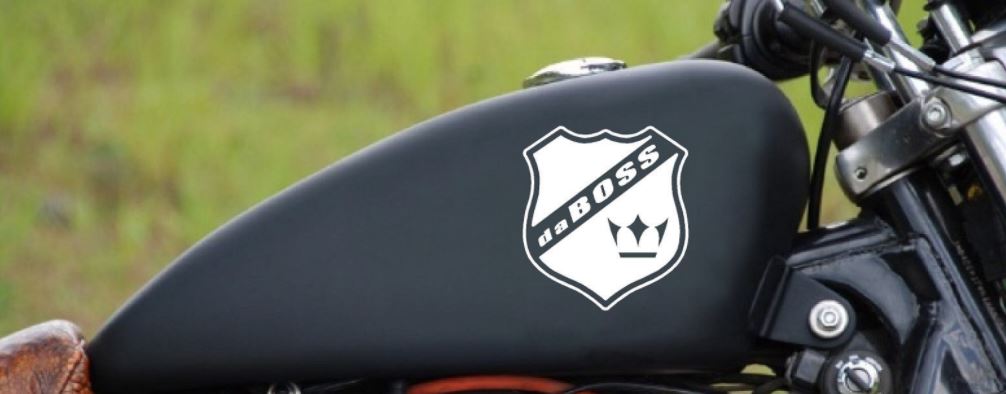 Motorrad Aufkleber Aufkleber daBOSS Gas Kraftstofftank Sport Racing Emblem Logo Farbe WHT