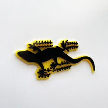 Gecko 3D Badge Black vs Yellow Fender Badges Emblem 3